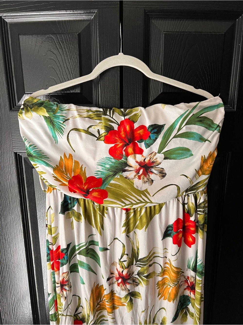 Strapless maxi dress with a vibrant tropical floral print